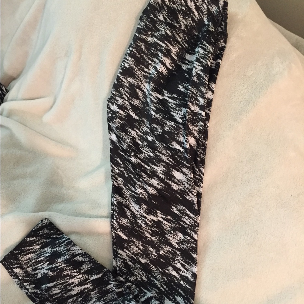 Beyond Yoga black and white pattern leggings